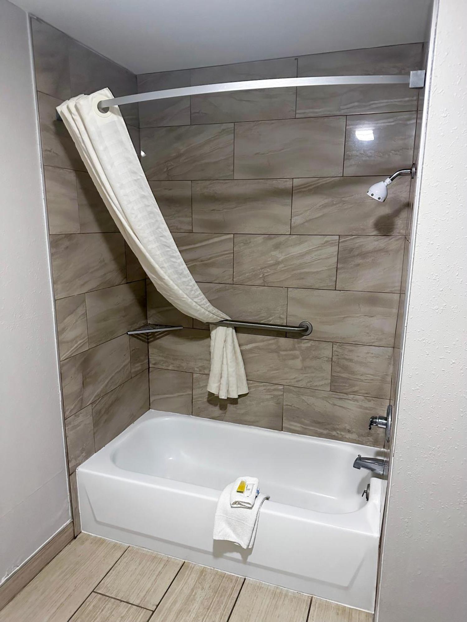Days Inn & Suites By Wyndham Opelousas Zewnętrze zdjęcie